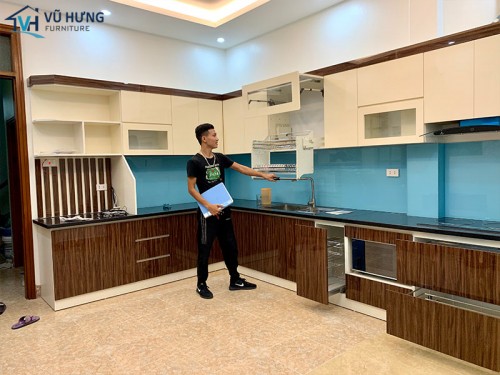 Thi công lắp đặt tủ bếp nhựa picomat cánh acrylic tại Hà Nội cho gia đình chú Hòa 